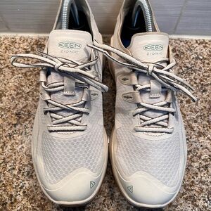 Keen Zionic Men's Sneakers in Light Beige with Subtle Green Logo